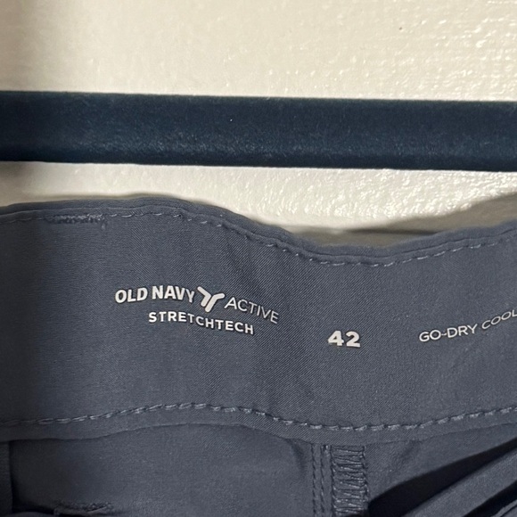 Old Navy Men's Dark Navy Flat-Front Performance Shorts - Picture 3 of 5